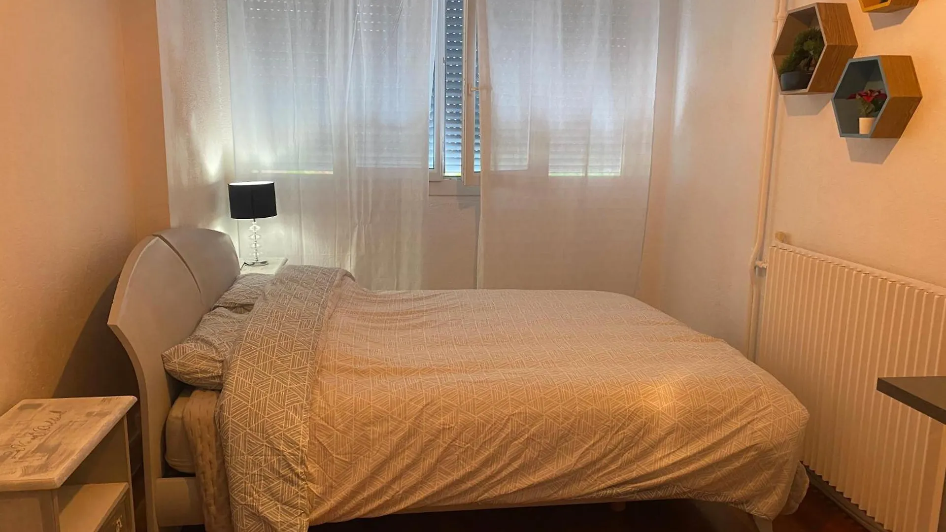 Bel Appartement De 72M, Situe Pres De Lyon Avec Parking Gratuit Caluire-et-Cuire 0*,  France