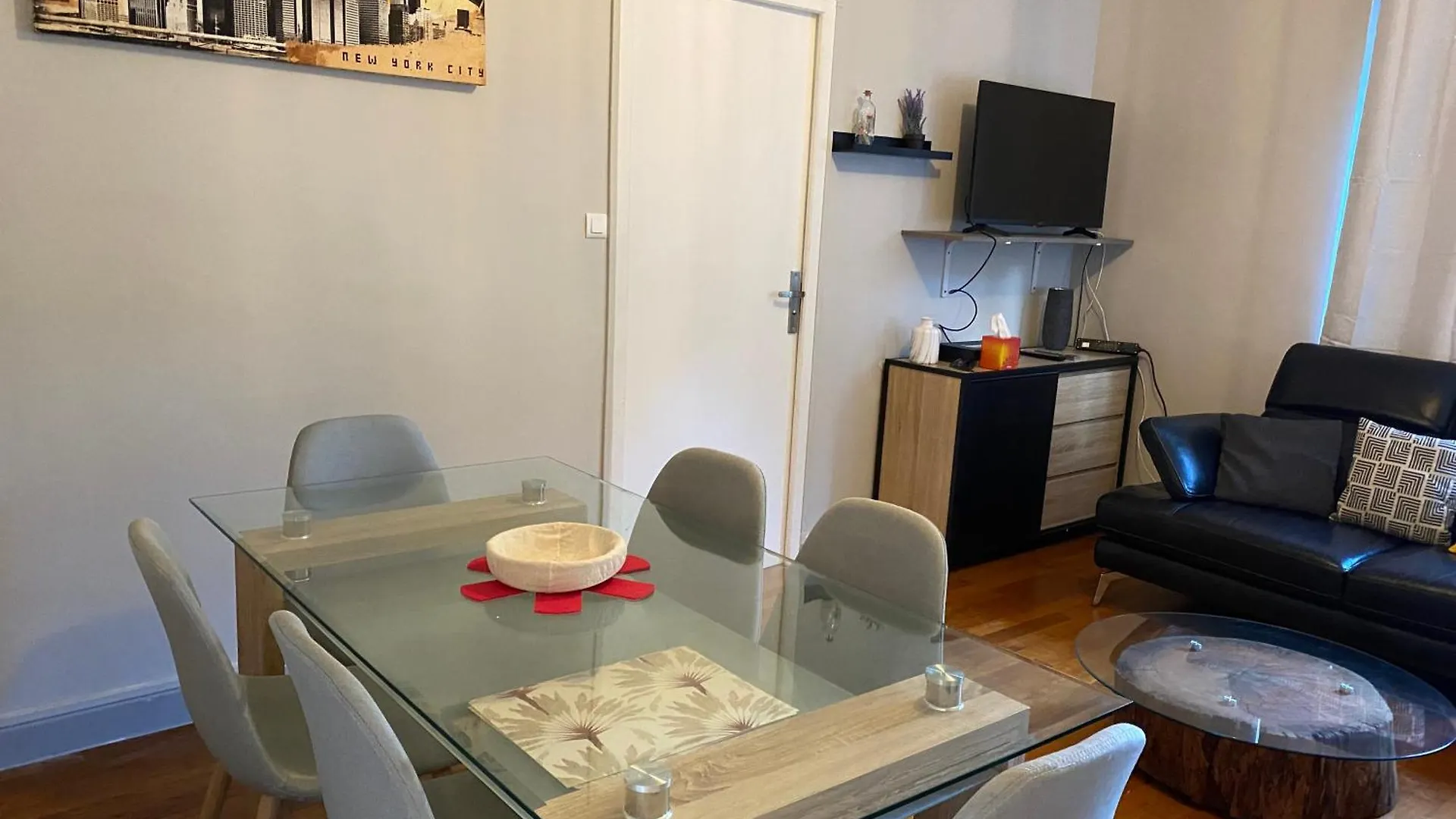Bel Appartement De 72M, Situe Pres De Lyon Avec Parking Gratuit Caluire-et-Cuire 0*,  France